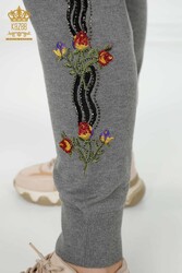 14GG produzierter Viskose-Elite-Strickwaren-Trainingsanzug, Blumenstickerei, Hersteller von Damenbekleidung – 16528 | Echtes Textil - Thumbnail