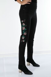 Likralı Örme Kumaş İle Üretilen Tayt Pantolon Nakış İşlemeli Kadın Giyim Üreticisi - 3591 | Reel Tekstil - Thumbnail