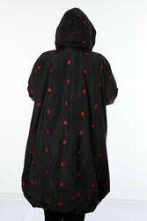 Su Geçirmez Paraşüt Kumaş İle Üretilen Yağmurluk Nakışlı Taş İşlemeli Kapüşüonlu Kadın Giyim Üreticisi - 7574 | Reel Tekstil - Thumbnail