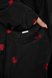 Su Geçirmez Paraşüt Kumaş İle Üretilen Yağmurluk Nakışlı Taş İşlemeli Kapüşüonlu Kadın Giyim Üreticisi - 7574 | Reel Tekstil - Thumbnail